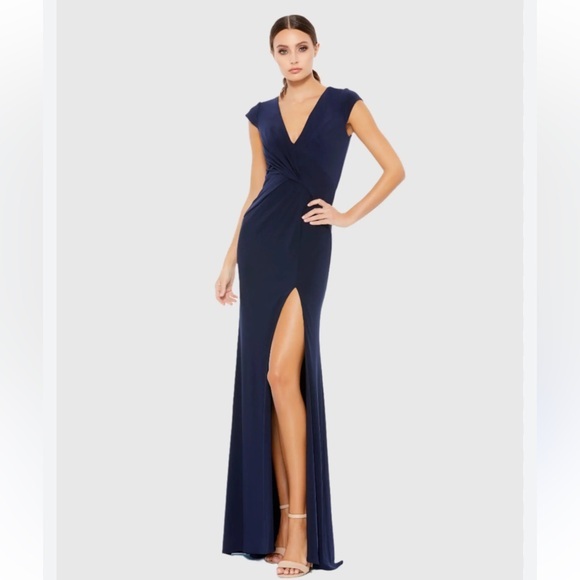 Mac Duggal Dresses & Skirts - IEENA FOR MAC DUGGAL Navy V-Neck Ruched Jersey Gown Size 0